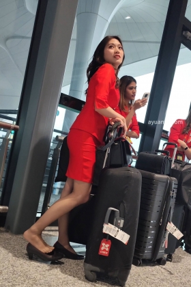 最新4k亚洲航空空姐机场灰丝高跟脱鞋经典震撼