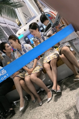 26非cata独家首发4K HU活动后台的经典空姐二郎腿灰丝绝美