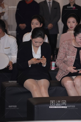 惊喜两个露内内原图更精彩