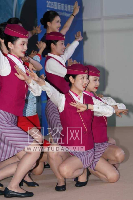 25机场展会-CZ空姐全时期制服展示-近距离大亮点很足