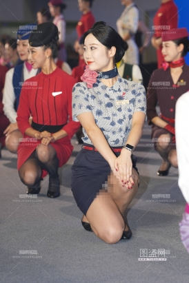 26CATA东航青花瓷制服空姐蹲姿震撼惊喜颜色（6680万像素）
