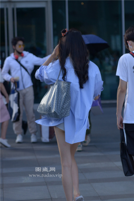 编码1972热裤美腿小蛮腰