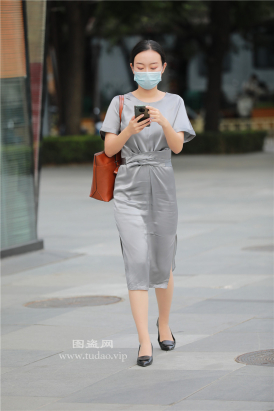 编码2128灰色丝滑长裙肉丝美腿