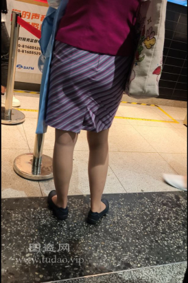 4k 南航空姐下班机场麦当劳用餐 6min