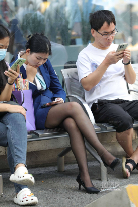 雷克萨斯销售顾问轻熟黑丝制服高跟美腿 70P