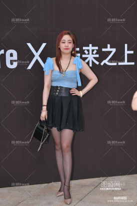 黑色长筒袜高跟鞋