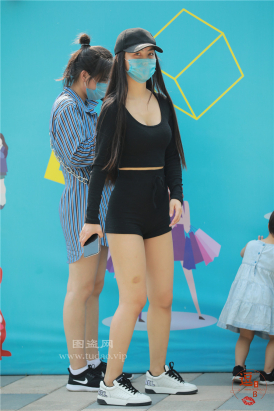 编码2662热裤美胸翘臀美腿