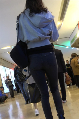 4K逛商场的紧身牛仔MM [0.99 GB]