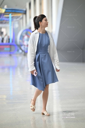 蓝裙肉丝素人礼仪