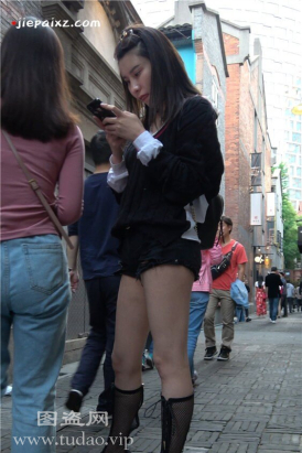 4K - 街拍美腿姐妹双人行 [2.18 GB/MP4]