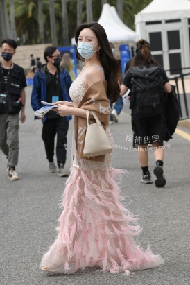 221031-13+144靓丽的女子～