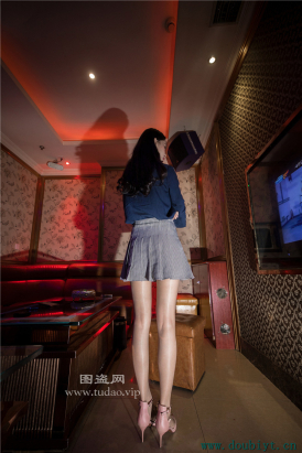 编码0033花色短裙美腿肉丝油亮丝美脚