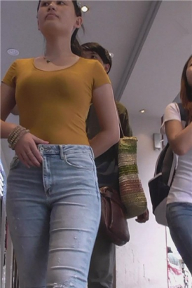 街拍紧身蓝牛性感肉臀美女 [500 MB]