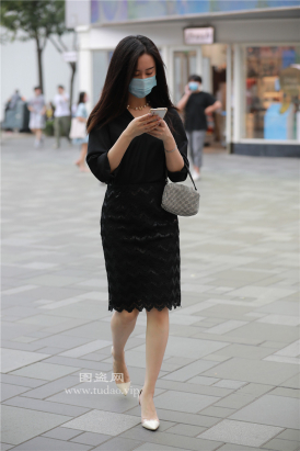 编码2127黑色蕾丝紧身包臀裙白嫩韵味少妇