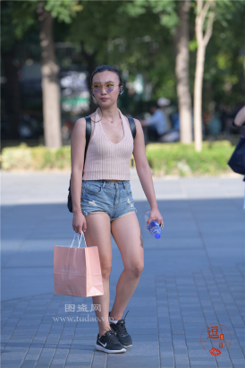 编码0444蓝色热裤美腿翘臀美背