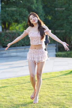 夏日阳光 花裙美眉