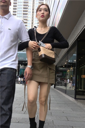 4K 美腿短裙姐姐