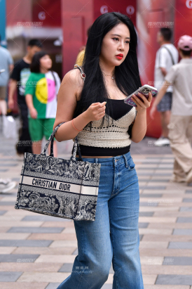 ★吊带牛仔裤美女