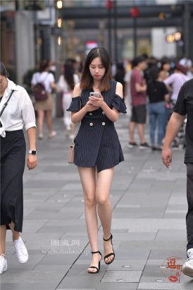 编码2515热裤美腿凉高