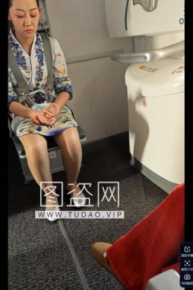 空姐对面系列-俏皮的海航空姐透过舷窗的光照亮丝袜光泽