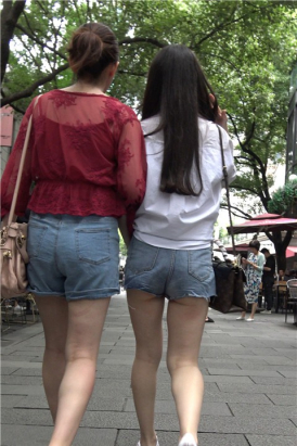 4K 街拍热裤月牙臀美腿年轻姑娘 [1.27 GB]