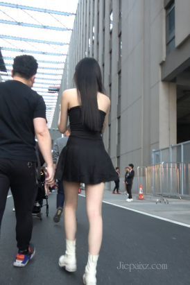 4K - 性感火辣身材美女 [1.76 GB/MP4]