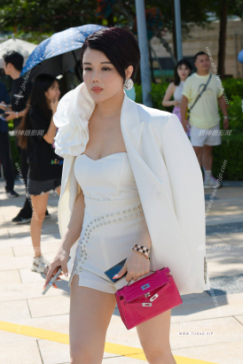 23919-20=73√白皙气质少妇