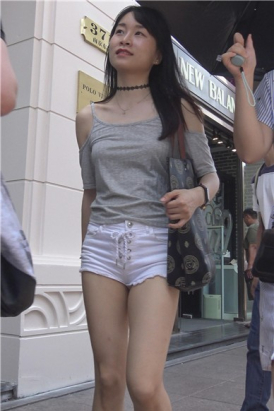 4K - 超短美臀白热裤小清新美女 [1.35 GB]