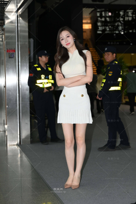 白裙高跟美腿靓丽女神（敏敏）