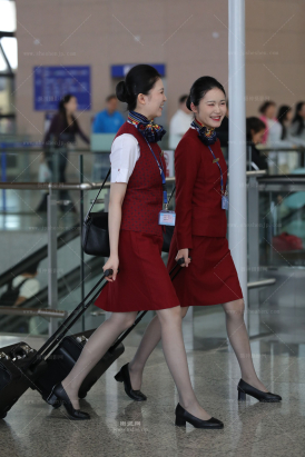 偶遇国航机组空姐们气质韵味灰丝质感太顶了