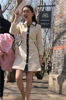 高跟丝袜米色群气质街拍女神 [648 MB/MP4]