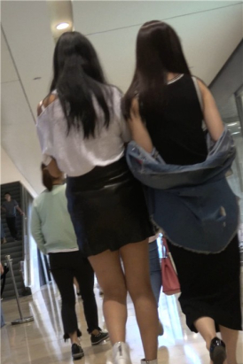 4K - 性感包臀皮裙街拍御姐大美女 [643 MB]