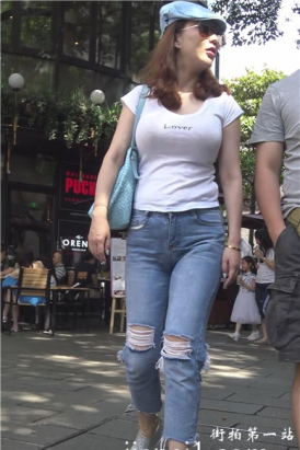 4k-街拍超级丰满紧身破洞蓝牛女神姐姐 [2.14 GB]