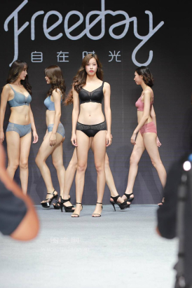 某商场自在时光内衣秀-8位模特演绎