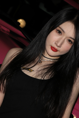 持枪黑衣迷彩短裙