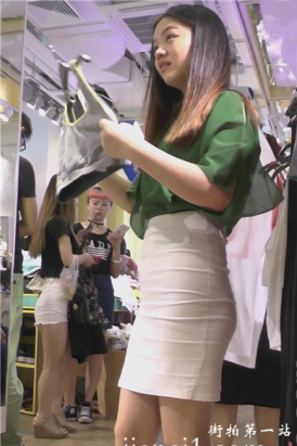白色包臀裙女孩跟男友逛服装店 [1.39 GB]