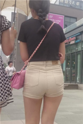 4k-美臀热裤清纯麻花辫美眉 [688 MB]