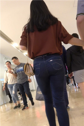 街拍紧身牛仔裤美女，个顶个的紧。 [1.14 GB]