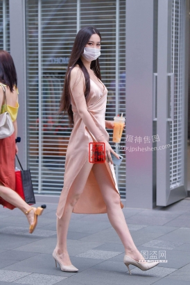 20620-10+150/春光外泄，性感开衩裙美女