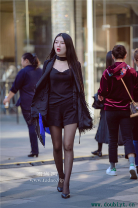 编码0015黑短裤黑丝美腿凉高御姐