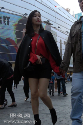 4K - 街拍短靴美腿mm [1.33 GB/mp4]