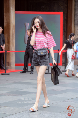 编码2567热裤美腿白嫩凉拖美脚