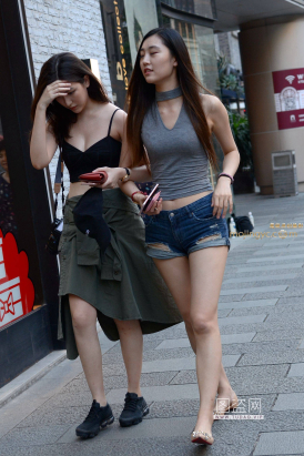 【验证街拍大赛NO.5】神摄手赛03 性感的无袖V领紧身衣