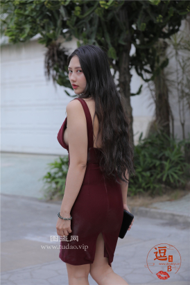 编码0385红色紧身包臀裙短翘臀美胸