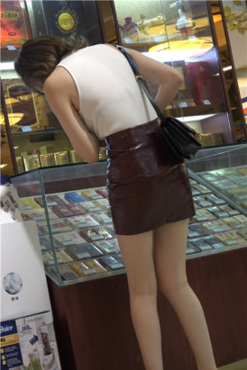 4K-极品白皙美腿棕色包臀裙天生丽质高跟鞋街拍美女 [1.42 GB]