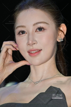 26822-3-398√26成都车展-绝色颜爆-美腿美足敏敏➕4k视频