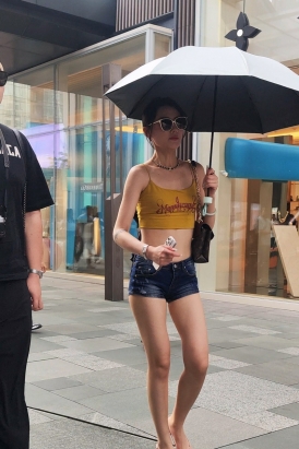 跟拍苗条大长腿热裤美女5分07秒 [2.23 GB/MP4]