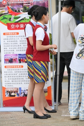 SH25-36-60√天府航空-俩闺蜜在上班呢